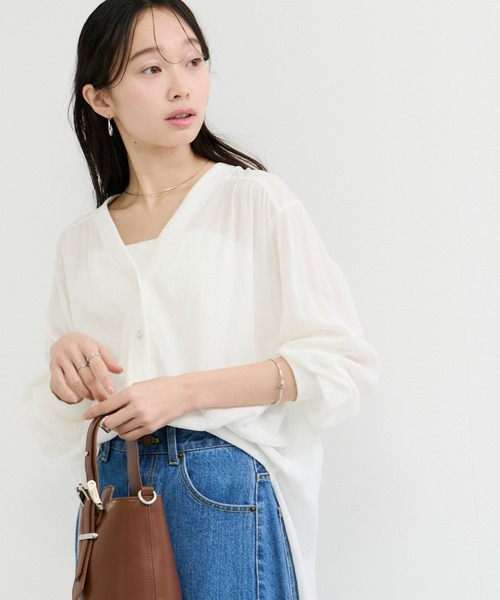 le cercle ADAM ET ROPE'(ルセルクルアダムエロペ)の「シアーリブVネックカーディガン(カーディガン/ボレロ・レディース・オフホワイト/ブラウン/ブラック・FREE)」の11枚目の写真