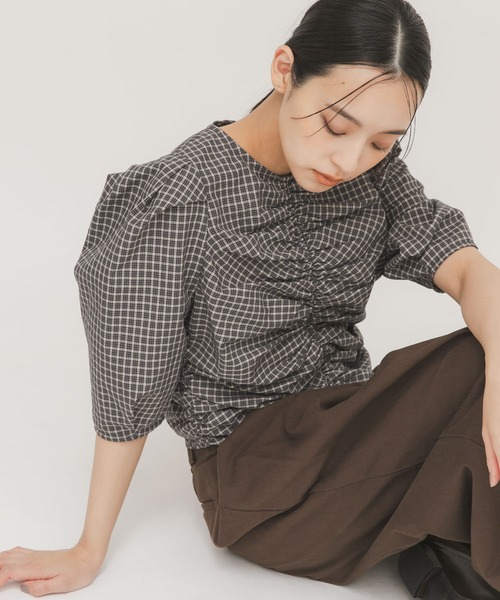 KBF（ケイビーエフ）の「フロントギャザーコンパクトブラウス（シャツ/ブラウス・レディース・ホワイト系その他/ベージュ系その他/グレー系その他・ONE）」の3枚目の写真