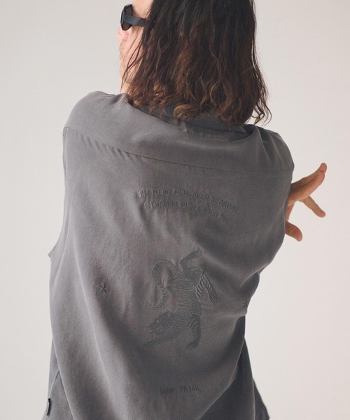 ADAM PATEK(アダムパテック)の「mhs2582-tiger embroidery short sleeve shirt ショートスリーブシャツ(AP2615033)(シャツ/ブラウス・メンズ・ブラック/ピンク/ホワイト・2/1)」の2枚目の写真