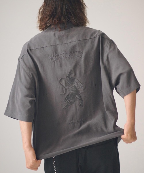 ADAM PATEK(アダムパテック)の「mhs2582-tiger embroidery short sleeve shirt ショートスリーブシャツ(AP2615033)(シャツ/ブラウス・メンズ・ブラック/ピンク/ホワイト・2/1)」の5枚目の写真