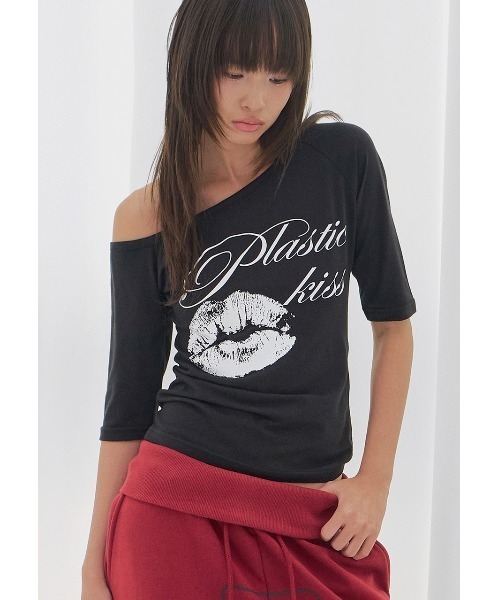 FANCY CLUB（ファンシークラブ）の「A'GEM/9 × .kom 『FANCY CLUB/ファンシークラブ』PLASTIC KISS ONE-SHOULDER TOP/プラスチックキスワンショルダートップス（Tシャツ/カットソー・レディース・ブラック/ライトブルー/ネイビー/ライトグリーン・FREE）」の6枚目の写真