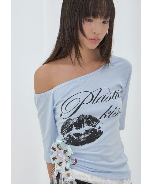 FANCY CLUB（ファンシークラブ）の「A'GEM/9 × .kom 『FANCY CLUB/ファンシークラブ』PLASTIC KISS ONE-SHOULDER TOP/プラスチックキスワンショルダートップス（Tシャツ/カットソー・レディース・ブラック/ライトブルー/ネイビー/ライトグリーン・FREE）」の13枚目の写真