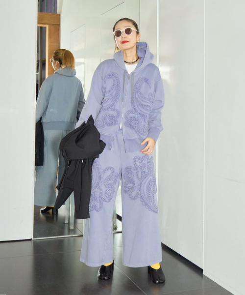 TAAKK(ターク)の「TAAKK SCULPTURAL EMBROIDERY ZIP HOODIE TA26SS-JR054:スウェット(スウェット・レディース・ブルー・MEDIUM)」の6枚目の写真