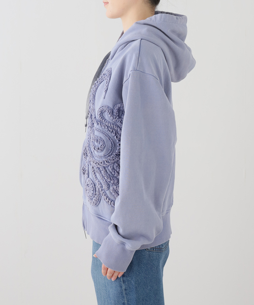 TAAKK(ターク)の「TAAKK SCULPTURAL EMBROIDERY ZIP HOODIE TA26SS-JR054:スウェット(スウェット・レディース・ブルー・MEDIUM)」の10枚目の写真