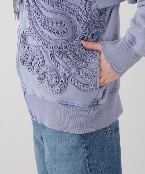 TAAKK(ターク)の「TAAKK SCULPTURAL EMBROIDERY ZIP HOODIE TA26SS-JR054:スウェット(スウェット・レディース・ブルー・MEDIUM)」の13枚目の写真