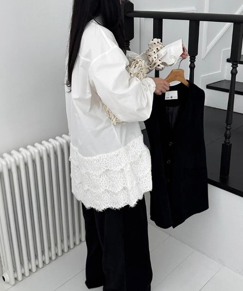 semplice(センプリチェ)の「レースヘム フリルデザイン ロングシャツ(シャツ/ブラウス・レディース・ホワイト・F)」の5枚目の写真