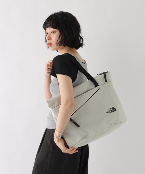 THE NORTH FACE(ザノースフェイス)の「【THE NORTH FACE(ザ・ノース・フェイス)】ピレネートート(トートバッグ・レディース・ブラック/ライトグレー・FREE)」の1枚目の写真