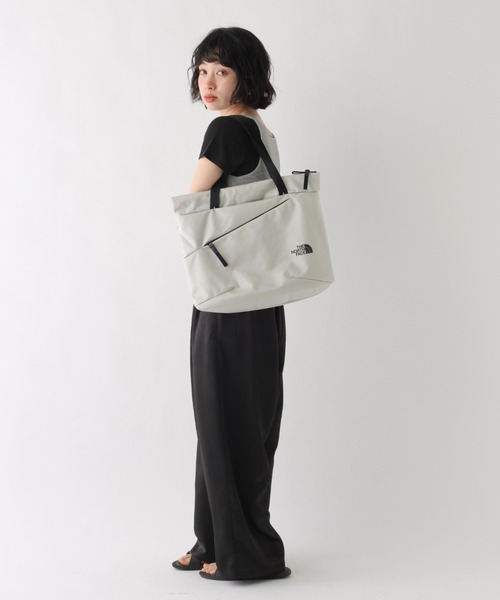 THE NORTH FACE(ザノースフェイス)の「【THE NORTH FACE(ザ・ノース・フェイス)】ピレネートート(トートバッグ・レディース・ブラック/ライトグレー・FREE)」の18枚目の写真