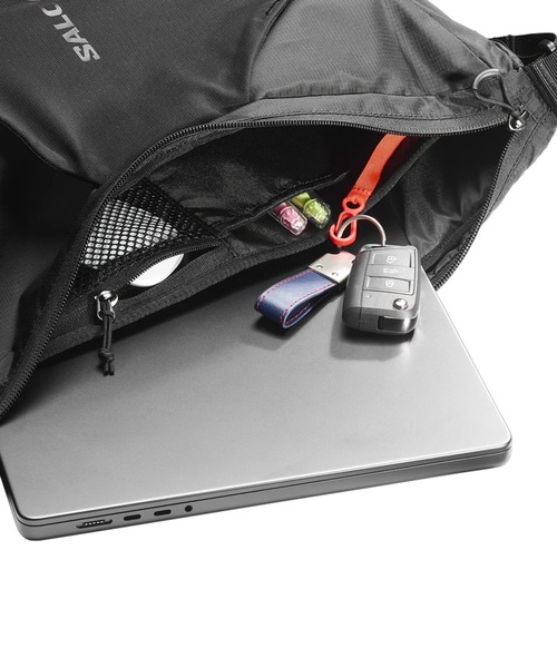 SALOMON（サロモン）の「SALOMON/サロモン ショルダーバッグ ACS SHOULDER BAG 13L（ショルダーバッグ・メンズ・ブラック/グリーン・FREE）」の6枚目の写真