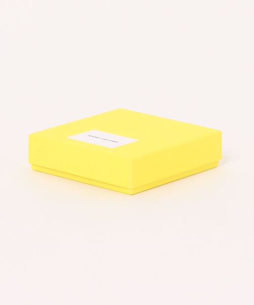 MARC JACOBS（マークジェイコブス）の「MINI ICON CHARM EARRINGS/ミニ アイコン チャーム ピアス（ピアス（両耳用）・レディース・ゴールド系その他・ONE SIZE）」の4枚目の写真