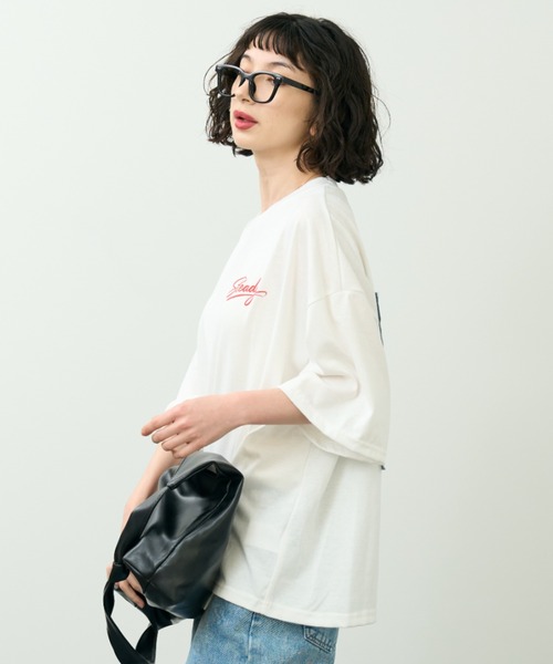A.D.C.L.（エーディーシーエル）の「後デニムパッチプリント オーバーサイズTシャツ（Tシャツ/カットソー・レディース・ブラック/ホワイト・L/M）」の5枚目の写真