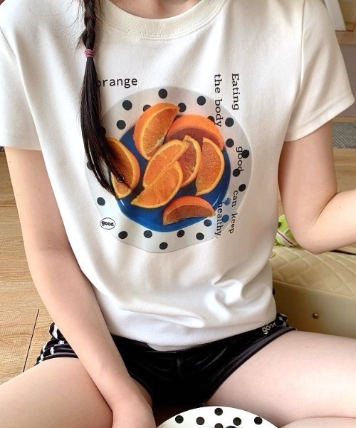 SHEENA(シーナ)の「フルーツプリントコンパクトTシャツ(Tシャツ/カットソー・レディース・ホワイト・M)」の2枚目の写真