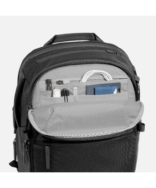 Aer(エアー)の「AER City Pack Pro2 20L / AER-21063(バックパック/リュック・メンズ・ブラック・FREE)」の16枚目の写真