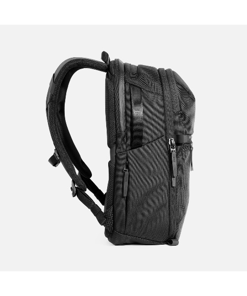 Aer(エアー)の「AER City Pack Pro2 20L / AER-21063(バックパック/リュック・メンズ・ブラック・FREE)」の13枚目の写真