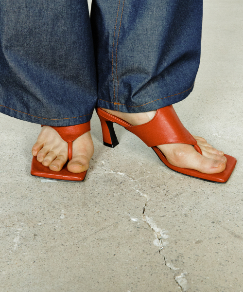 YUJI(ユジ)の「TORING HEEL RED(パンプス・レディース・レッド・23cm/23.5cm/24cm/24.5cm/25cm)」の6枚目の写真