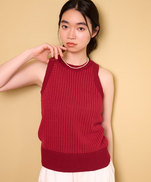 mysty woman（ミスティウーマン）の「変形編みニットノースリ 678698（ベスト・レディース・ブラック/レッド/オフホワイト・FREE）」の3枚目の写真