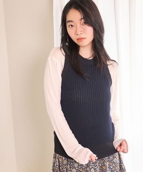 mysty woman（ミスティウーマン）の「変形編みニットノースリ 678698（ベスト・レディース・ブラック/レッド/オフホワイト・FREE）」の13枚目の写真