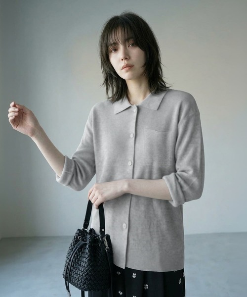 STYLE DELI（スタイルデリ）の「【BLK001】リサイクルポリシャツライトニット（シャツ/ブラウス・レディース・ライトグレー/チャコールグレー・FREE）」の2枚目の写真