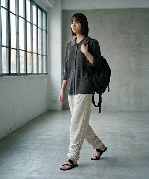 STYLE DELI（スタイルデリ）の「【BLK001】リサイクルポリシャツライトニット（シャツ/ブラウス・レディース・ライトグレー/チャコールグレー・FREE）」の4枚目の写真