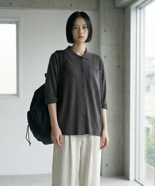 STYLE DELI（スタイルデリ）の「【BLK001】リサイクルポリシャツライトニット（シャツ/ブラウス・レディース・ライトグレー/チャコールグレー・FREE）」の5枚目の写真