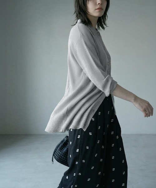 STYLE DELI（スタイルデリ）の「【BLK001】リサイクルポリシャツライトニット（シャツ/ブラウス・レディース・ライトグレー/チャコールグレー・FREE）」の12枚目の写真