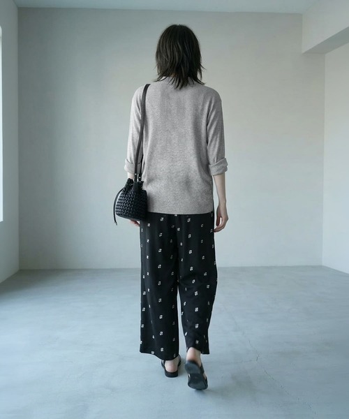 STYLE DELI（スタイルデリ）の「【BLK001】リサイクルポリシャツライトニット（シャツ/ブラウス・レディース・ライトグレー/チャコールグレー・FREE）」の13枚目の写真