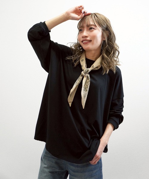 gossara(ゴサラ)の「【今売れてます】バンダナ柄スカーフ(ストール/ショール・レディース・ベージュ/ネイビー/ブラック・FREE)」の5枚目の写真