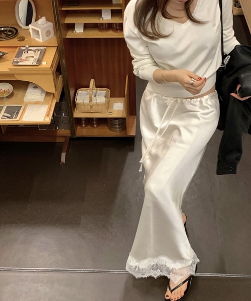 FREE STYLISTS（フリー スタイリスト）の「YUGA_YGMC　　Korean-style　Lace-hemmed mermaid satin skirt（スカート・レディース・オフホワイト・FREE）」の11枚目の写真