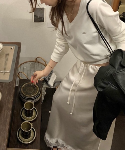 FREE STYLISTS（フリー スタイリスト）の「YUGA_YGMC　　Korean-style　Lace-hemmed mermaid satin skirt（スカート・レディース・オフホワイト・FREE）」の7枚目の写真