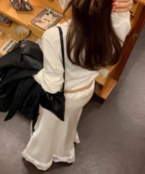 FREE STYLISTS（フリー スタイリスト）の「YUGA_YGMC　　Korean-style　Lace-hemmed mermaid satin skirt（スカート・レディース・オフホワイト・FREE）」の5枚目の写真
