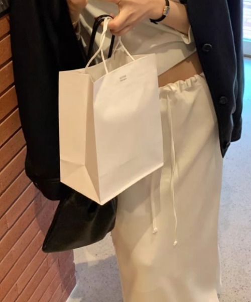 FREE STYLISTS（フリー スタイリスト）の「YUGA_YGMC　　Korean-style　Lace-hemmed mermaid satin skirt（スカート・レディース・オフホワイト・FREE）」の4枚目の写真