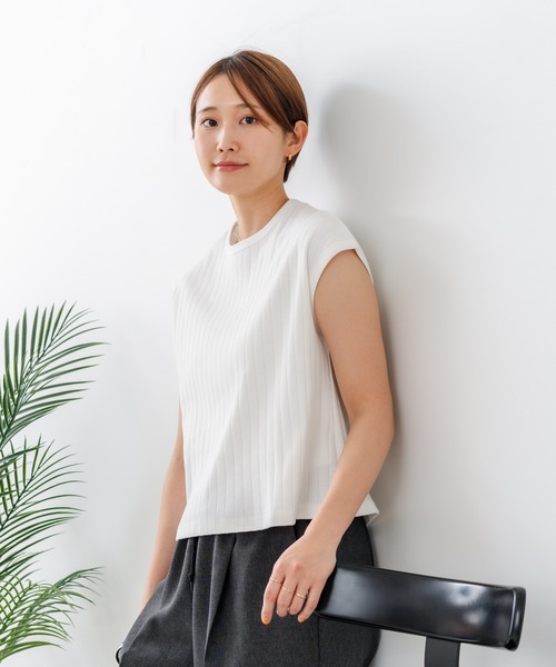 fort point(フォーポイント)の「【C-FORT POINT/フォートポイント】華奢見え ワイドリブフレンチスリーブTシャツ 二の腕カバー 伸縮性 細見え オフィス 通勤 きれいめ 大人カジュアル(Tシャツ/カットソー・レディース・ブラウン/オフホワイト/カーキ/ブラック・FREE)」の8枚目の写真