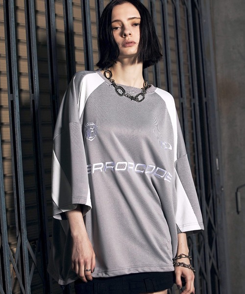 ERAR(エラー)の「【ERAR】オーバーサイズ配色クルーネックゲームデザインTシャツ(Tシャツ/カットソー・メンズ・チャコール/グレー/ブラック/ワイン・S/M/L/XL)」の2枚目の写真
