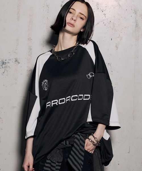 ERAR(エラー)の「【ERAR】オーバーサイズ配色クルーネックゲームデザインTシャツ(Tシャツ/カットソー・メンズ・チャコール/グレー/ブラック/ワイン・S/M/L/XL)」の1枚目の写真