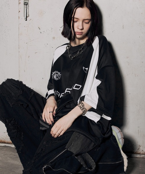 ERAR(エラー)の「【ERAR】オーバーサイズ配色クルーネックゲームデザインTシャツ(Tシャツ/カットソー・メンズ・チャコール/グレー/ブラック/ワイン・S/M/L/XL)」の11枚目の写真