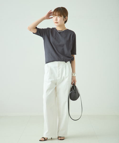 journal standard L'essage(ジャーナルスタンダードレサージュ)の「アシンメトリーTシャツ(Tシャツ/カットソー・レディース・ベージュ/チャコールグレー・FREE)」の3枚目の写真