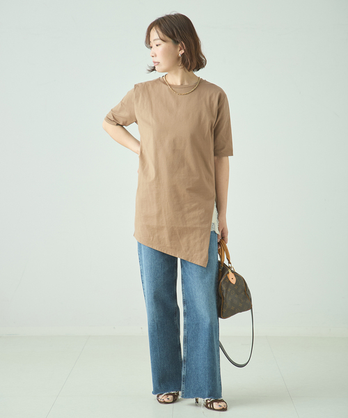 journal standard L'essage(ジャーナルスタンダードレサージュ)の「アシンメトリーTシャツ(Tシャツ/カットソー・レディース・ベージュ/チャコールグレー・FREE)」の4枚目の写真