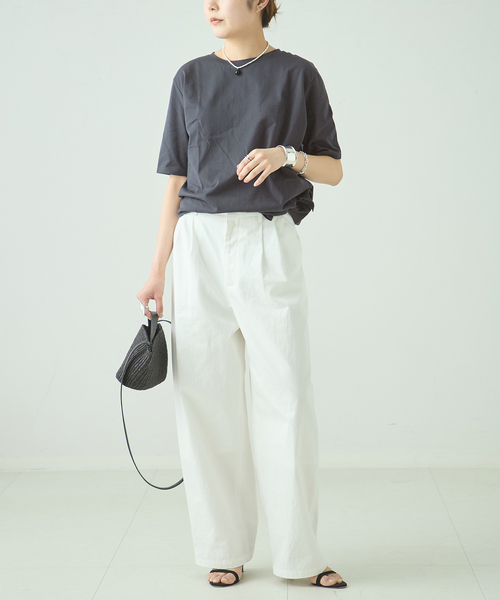 journal standard L'essage(ジャーナルスタンダードレサージュ)の「アシンメトリーTシャツ(Tシャツ/カットソー・レディース・ベージュ/チャコールグレー・FREE)」の9枚目の写真