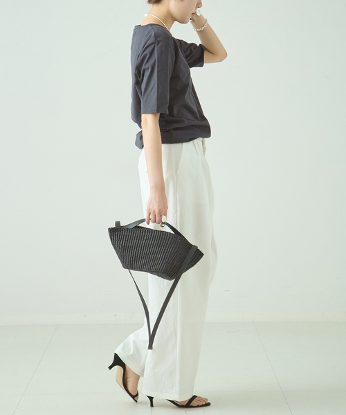 journal standard L'essage(ジャーナルスタンダードレサージュ)の「アシンメトリーTシャツ(Tシャツ/カットソー・レディース・ベージュ/チャコールグレー・FREE)」の10枚目の写真