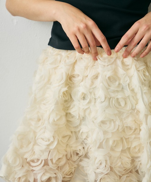 Lunea（ルネア）の「フラワーモチーフチュールミニスカート / flower motif tulle mini skirt（スカート・レディース・アイボリー/ホワイト/ブラック・FREE）」の7枚目の写真