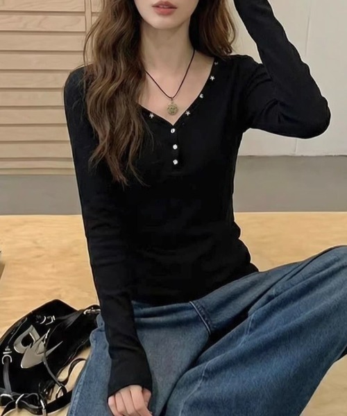 LADY LIKE（レディライク）の「スタッズ付きヘンリーネックロンT（Tシャツ/カットソー・レディース・ブラック・M）」の4枚目の写真