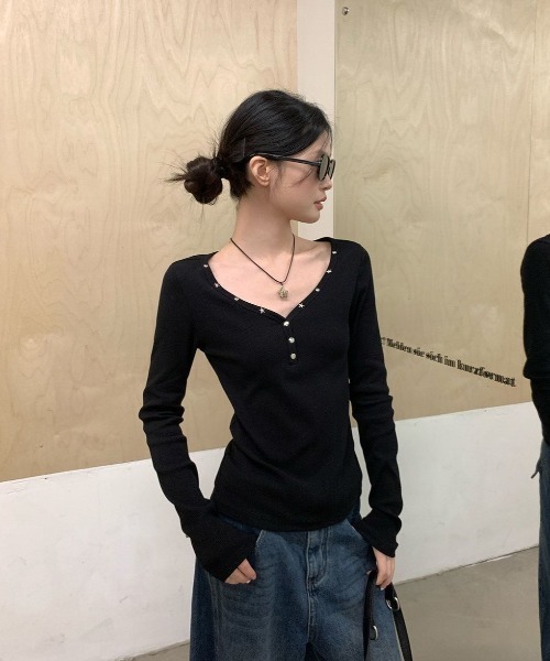 LADY LIKE（レディライク）の「スタッズ付きヘンリーネックロンT（Tシャツ/カットソー・レディース・ブラック・M）」の8枚目の写真
