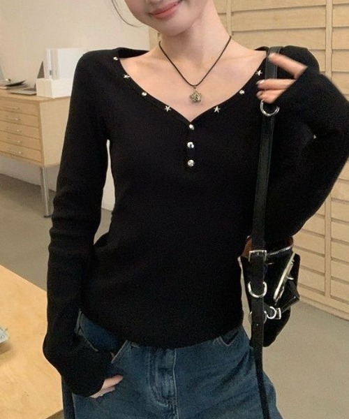 LADY LIKE（レディライク）の「スタッズ付きヘンリーネックロンT（Tシャツ/カットソー・レディース・ブラック・M）」の6枚目の写真