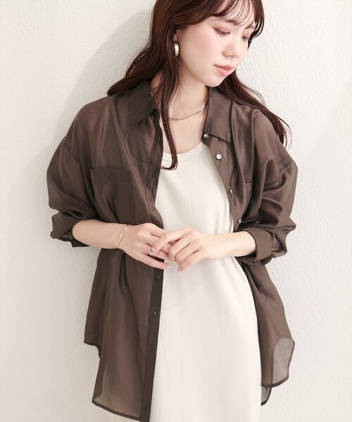natural couture（ナチュラルクチュール）の「【sherbet line】接触冷感ベーシックシアーシャツ（シャツ/ブラウス・レディース・ネイビー/ブラウン/ピンク/その他2/その他1/ブルー/オフホワイト/グレイッシュベージュ・FREE）」の2枚目の写真