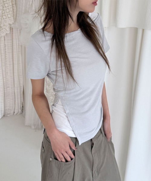 4INT.（フォイント）の「【レイヤード風】配色 オフショルダー 半袖 Tシャツ（Tシャツ/カットソー・レディース・ネイビー/グレー/ベージュ・FREE）」の2枚目の写真