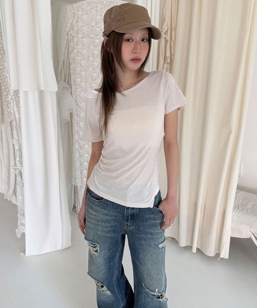 4INT.（フォイント）の「【レイヤード風】配色 オフショルダー 半袖 Tシャツ（Tシャツ/カットソー・レディース・ネイビー/グレー/ベージュ・FREE）」の10枚目の写真