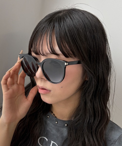 WEGO(ウィゴー)の「WEGO/BIGボストンカラーレンズアイウェア(サングラス・レディース・ブラック/ブラック系その他/ブラウン/その他1・FREE)」の2枚目の写真