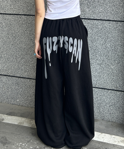 FUZZY SCAN（ファジスキャン）の「アーチロゴカーブバルーンパンツブラック（スウェットパンツ・レディース・ブラック・ONE SIZE/TWO）」の6枚目の写真