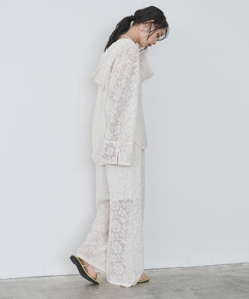 Anclear oui(アンクリアウィ)の「ウエストリボンレースイージーパンツ(その他パンツ・レディース・アイボリー/ブラック・F)」の4枚目の写真