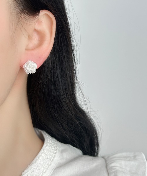 LA VORAGINE(ラ ヴォラジネ)の「ッシュローズパールピアス シルバー フェミニン(ピアス(両耳用)・レディース・Silver・FREE)」の5枚目の写真
